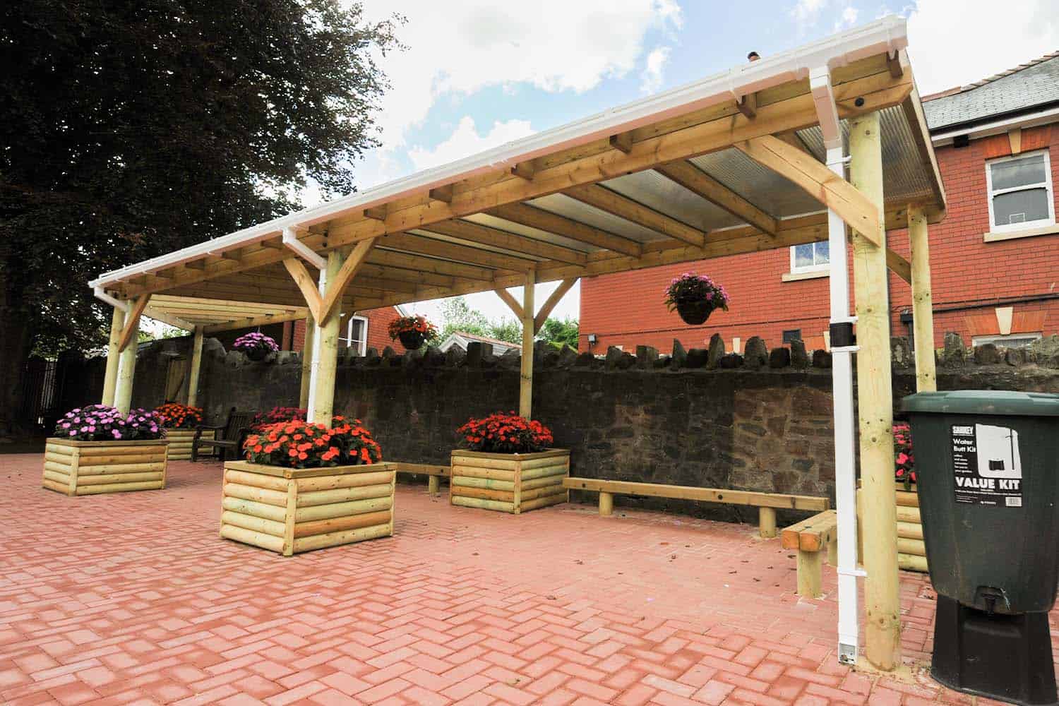 Pergola with Polycarbonate Roof UK: The Ultimate Guide to Durable & Weatherproof Outdoor Pergolas